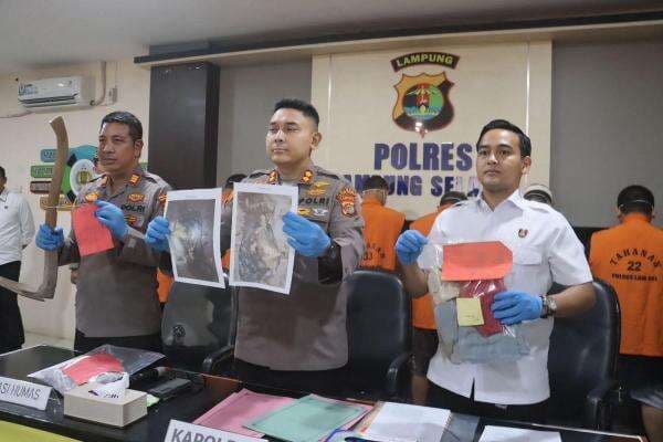 Miris! Siswi SMA di Lampung Selatan Kubur Bayi Hasil Pacaran Miris! Siswi SMA di Lampung Selatan Kubur Bayi Hasil Pacaran