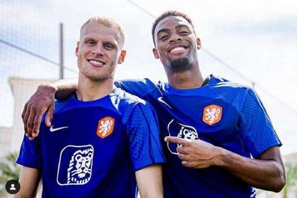 Bukan Mitchel Bakker, Siapa Sosok 1 Pemain Keturunan yang Dinaturalisasi Bareng Ole Romeny dan Jairo Riedewald? Bukan Mitchel Bakker, Siapa Sosok 1 Pemain Keturunan yang Dinaturalisasi Bareng Ole Romeny dan Jairo Riedewald?