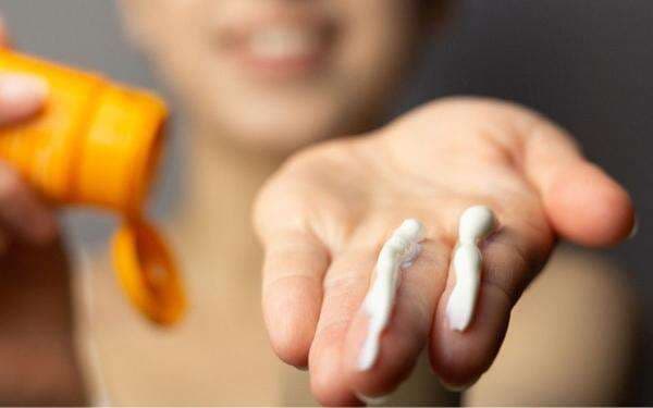 Mitos dan Fakta Seputar Sunscreen, Benarkah Kulit Gelap Tak Perlu Pakai? Mitos dan Fakta Seputar Sunscreen, Benarkah Kulit Gelap Tak Perlu Pakai?