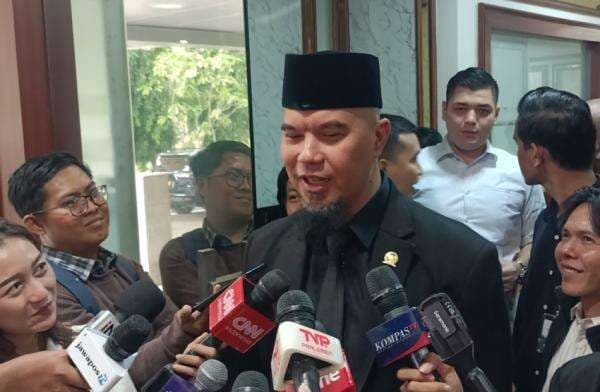 MKD DPR Ingatkan Ahmad Dhani Bisa Dipecat jika Ulangi Kesalahan MKD DPR Ingatkan Ahmad Dhani Bisa Dipecat jika Ulangi Kesalahan