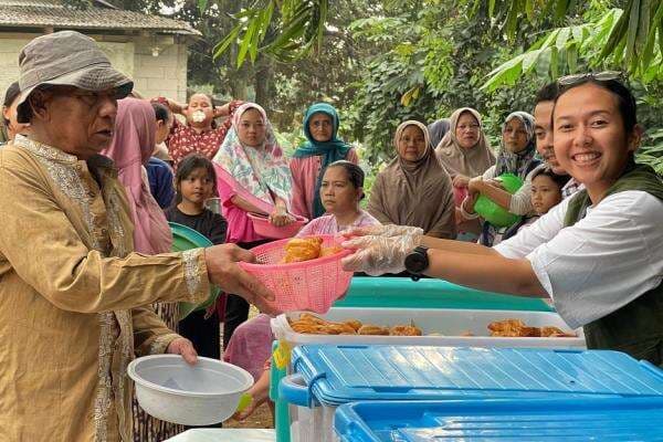 MNC Peduli-Park Hyatt Jakarta Salurkan Makanan Bergizi untuk Masyarakat Babakan Madang MNC Peduli-Park Hyatt Jakarta Salurkan Makanan Bergizi untuk Masyarakat Babakan Madang