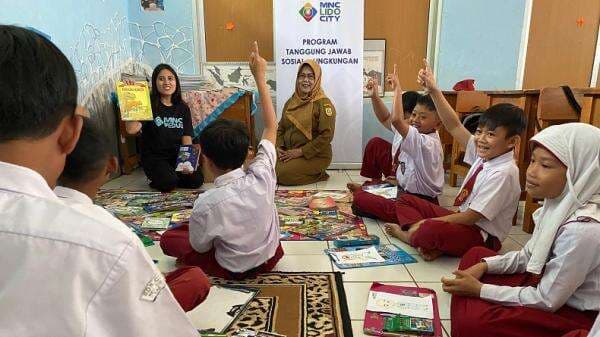 MNC Peduli dan MNC Land Berikan Buku Cerita ke SDN Ciletuh Wates Jaya Bogor MNC Peduli dan MNC Land Berikan Buku Cerita ke SDN Ciletuh Wates Jaya Bogor