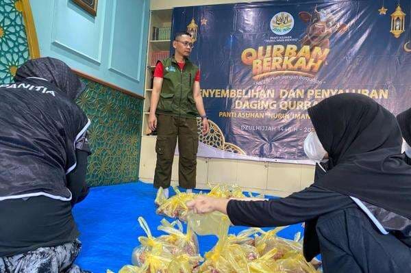 MNC Peduli Salurkan Hewan Kurban ke Ponpes Nurul Iman Jaksel MNC Peduli Salurkan Hewan Kurban ke Ponpes Nurul Iman Jaksel