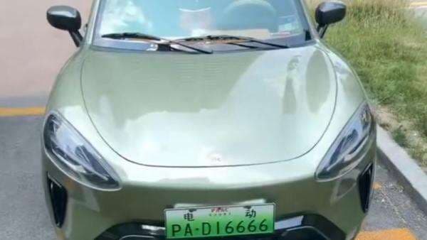 Mobil Mirip Xiaomi SU7 Ketangkap Basah Ngebut di Jalan, Begini Detailnya Mobil Mirip Xiaomi SU7 Ketangkap Basah Ngebut di Jalan, Begini Detailnya