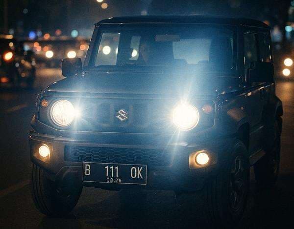 Mobil Pelat Hitam Pakai Strobo dan Sirine Bikin Geram, Netizen: Banyak Tingkah! Mobil Pelat Hitam Pakai Strobo dan Sirine Bikin Geram, Netizen: Banyak Tingkah!