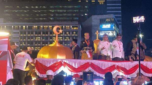 Mobil Karnaval Budaya Disambut Antusias Masyarakat di Bundaran HI Mobil Karnaval Budaya Disambut Antusias Masyarakat di Bundaran HI