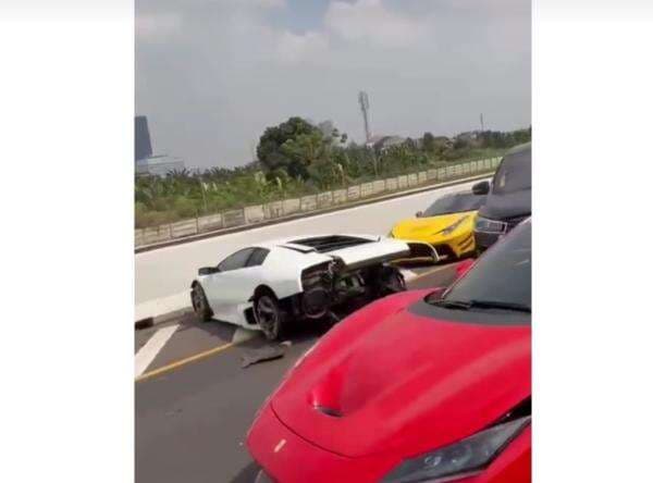 Pengemudi Lamborghini Penabrak Pembatas Jalan Tol Kunciran bakal Dipanggil Polisi Pengemudi Lamborghini Penabrak Pembatas Jalan Tol Kunciran bakal Dipanggil Polisi