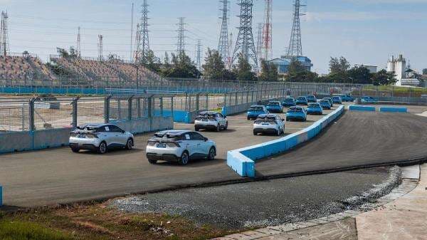 Jelang Formula E, Ratusan Mobil Listrik Konvoi Ramaikan Sirkuit Ancol Jelang Formula E, Ratusan Mobil Listrik Konvoi Ramaikan Sirkuit Ancol