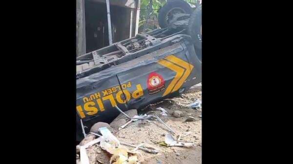 Mobil Patroli Polisi Tabrak Sejumlah Kendaraan di Dompu, 6 Orang Dilarikan ke RS Mobil Patroli Polisi Tabrak Sejumlah Kendaraan di Dompu, 6 Orang Dilarikan ke RS