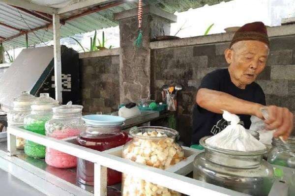 Kisah Said 70 Tahun Jualan Es Campur hingga Jadi Langganan Yuni Shara, Kini Berangkat Haji Kisah Said 70 Tahun Jualan Es Campur hingga Jadi Langganan Yuni Shara, Kini Berangkat Haji