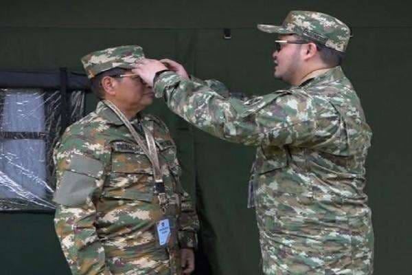 Momen Akrab Gubernur Jakarta Pramono dan Bupati Kediri Dhito saat Pakai Seragam Loreng Retreat Momen Akrab Gubernur Jakarta Pramono dan Bupati Kediri Dhito saat Pakai Seragam Loreng Retreat