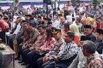 Momen Anies-Ahok Bercengkrama Akrab di Balai Kota Jakarta Momen Anies-Ahok Bercengkrama Akrab di Balai Kota Jakarta