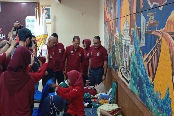 Momen Hari Donor Darah Se-Dunia di Jakpus, Adang Daradjatun: Darah Nggak Ada Pabriknya sehingga Dibutuhkan Momen Hari Donor Darah Se-Dunia di Jakpus, Adang Daradjatun: Darah Nggak Ada Pabriknya sehingga Dibutuhkan