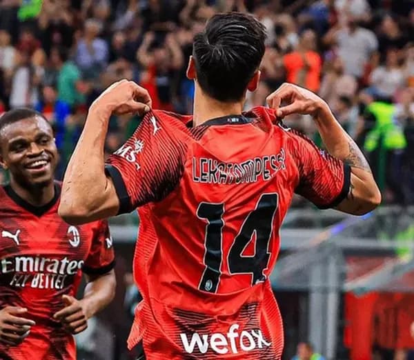 Momen Haru Tijjani Reijnders Pakai Jersey AC Milan yang Dihiasi Nama Khas Maluku saat Cetak Gol Lawan Cagliari Momen Haru Tijjani Reijnders Pakai Jersey AC Milan yang Dihiasi Nama Khas Maluku saat Cetak Gol Lawan Cagliari