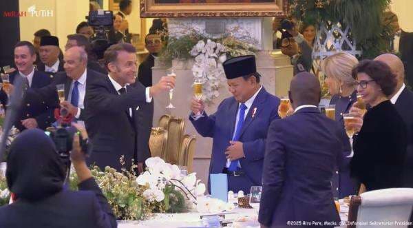 Momen Prabowo dan Macron Bersulang saat Gala Dinner Momen Prabowo dan Macron Bersulang saat Gala Dinner