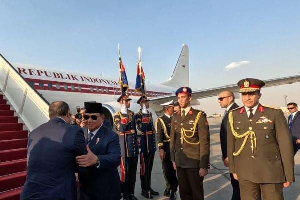 Momen Prabowo Diantar Langsung Presiden Mesir ke Bandara Menuju Qatar Momen Prabowo Diantar Langsung Presiden Mesir ke Bandara Menuju Qatar