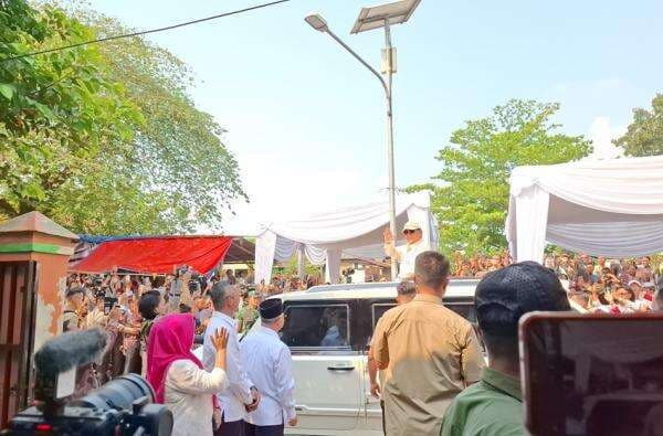 Momen Prabowo Naik Maung Hadiri Hardiknas di SDN Cimahpar 5 Bogor Momen Prabowo Naik Maung Hadiri Hardiknas di SDN Cimahpar 5 Bogor