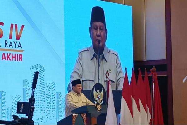 Momen Prabowo Ngopi saat Pidato di Kongres IV Tidar: Karena Diperintah Rakyat, Saya Minum Momen Prabowo Ngopi saat Pidato di Kongres IV Tidar: Karena Diperintah Rakyat, Saya Minum