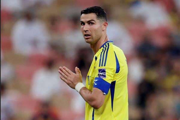 Momen Ronaldo Ngedumel Sendiri di Lapangan Momen Ronaldo Ngedumel Sendiri di Lapangan
