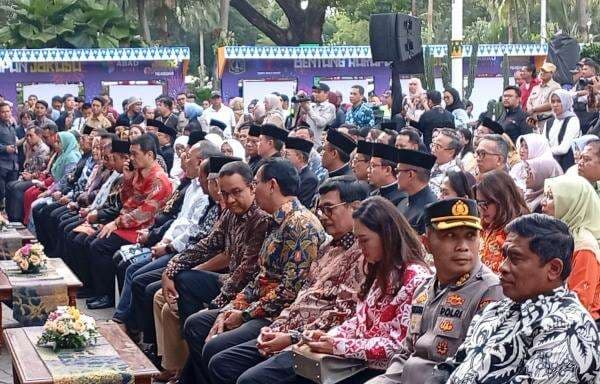 Momen Keakraban Anies-Ahok di Acara Bentang Harapan JakAsa di Balai Kota Jakarta Momen Keakraban Anies-Ahok di Acara Bentang Harapan JakAsa di Balai Kota Jakarta
