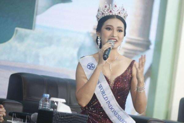 Monica Kezia Ungkap Perasaan Jelang Lepas Mahkota Miss Indonesia: Campur Aduk! Monica Kezia Ungkap Perasaan Jelang Lepas Mahkota Miss Indonesia: Campur Aduk!