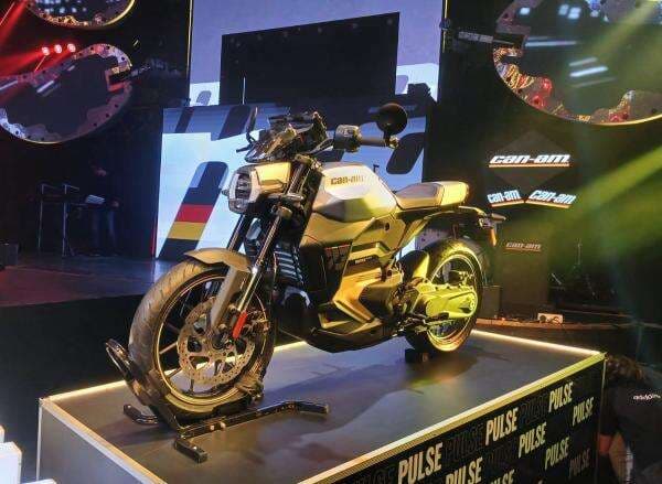 2 Motor Listrik Can-Am Meluncur, Seharga Innova Zenix 2 Motor Listrik Can-Am Meluncur, Seharga Innova Zenix