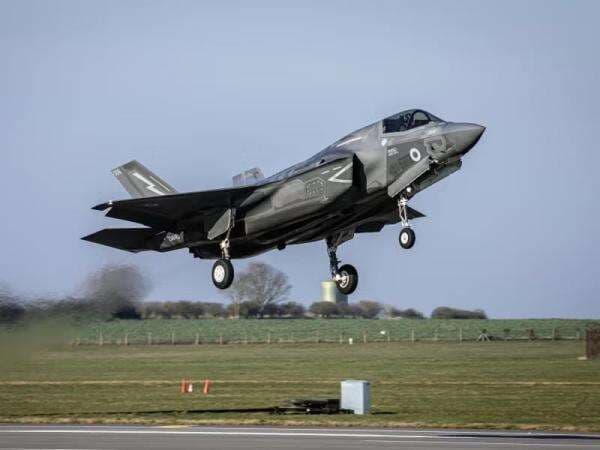Mudah Diserang, Jet Tempur F-35 Inggris Hanya Dilindungi Pagar Setinggi 1,5 Meter Mudah Diserang, Jet Tempur F-35 Inggris Hanya Dilindungi Pagar Setinggi 1,5 Meter