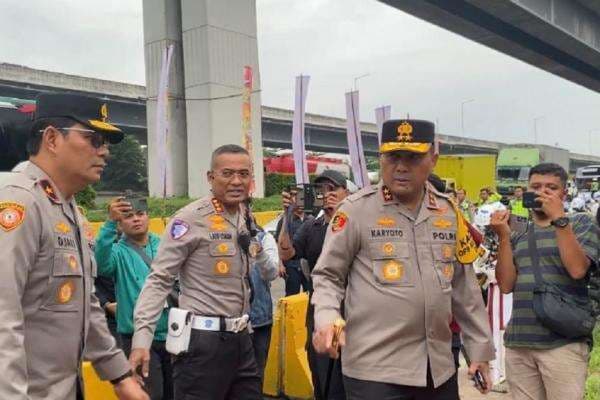 Mudik Lebaran, Kapolda Metro Jaya: Istirahat di Rest Area Jangan Kelamaan Biar Tidak Macet Mudik Lebaran, Kapolda Metro Jaya: Istirahat di Rest Area Jangan Kelamaan Biar Tidak Macet