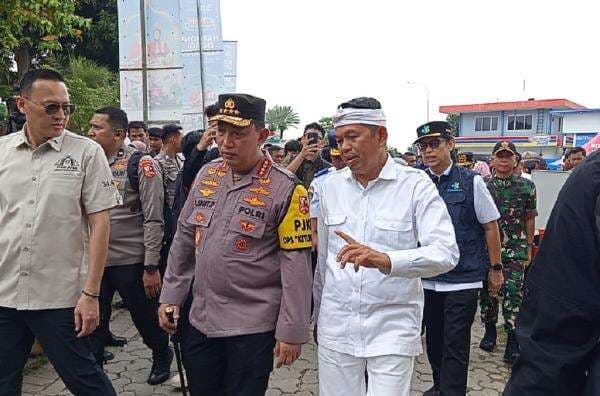 Kapolri-Panglima TNI dan Menteri Cek Rest Area KM 57 Tol Japek, Pantau Arus Mudik Kapolri-Panglima TNI dan Menteri Cek Rest Area KM 57 Tol Japek, Pantau Arus Mudik