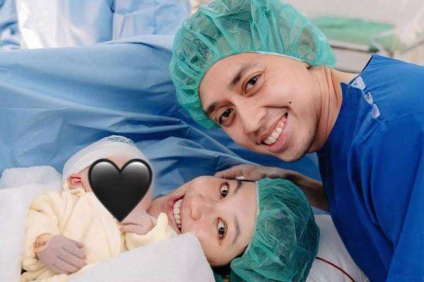 Momen Air Mata Rian Ardianto Tumpah Sambut Anak Pertamanya bersama Ribka Sugiarto Momen Air Mata Rian Ardianto Tumpah Sambut Anak Pertamanya bersama Ribka Sugiarto