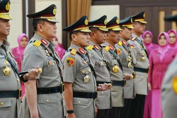 Mutasi Polri, 29 Jenderal Polisi Didistribusikan Jadi Pejabat di Kementerian/Lembaga Mutasi Polri, 29 Jenderal Polisi Didistribusikan Jadi Pejabat di Kementerian/Lembaga