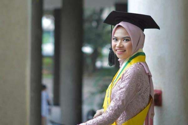Kisah Inspiratif Mutiara Anindyana Wisudawan Termuda UGM Tahun Ini, Lulus Usia 19 Tahun Kisah Inspiratif Mutiara Anindyana Wisudawan Termuda UGM Tahun Ini, Lulus Usia 19 Tahun