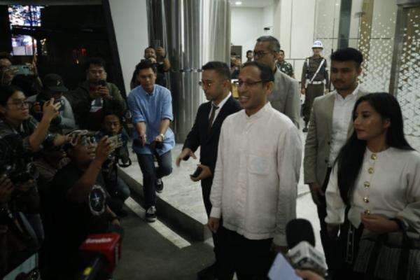 Nadiem Makarim Diperiksa Kejagung Selama 9 Jam: Izinkan Saya Kembali Ke Keluarga Nadiem Makarim Diperiksa Kejagung Selama 9 Jam: Izinkan Saya Kembali Ke Keluarga