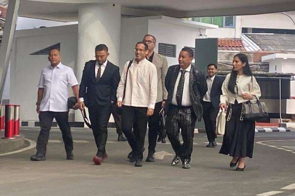 Nadiem Makarim Tiba di Kejagung, Jalani Pemeriksaan Kasus Pengadaan Laptop Nadiem Makarim Tiba di Kejagung, Jalani Pemeriksaan Kasus Pengadaan Laptop