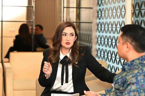 Kaget! Nafa Urbach Ternyata Belum Lulus S1 tapi Jadi Anggota DPR Kaget! Nafa Urbach Ternyata Belum Lulus S1 tapi Jadi Anggota DPR