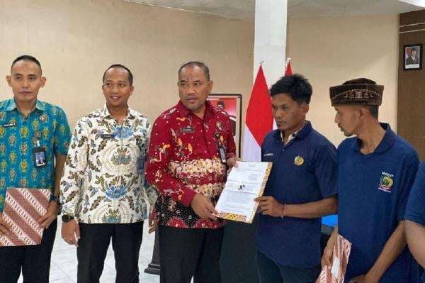 Prabowo Beri Amnesti, 3 Napi Lapas Pamekasan Hirup Udara Bebas Prabowo Beri Amnesti, 3 Napi Lapas Pamekasan Hirup Udara Bebas