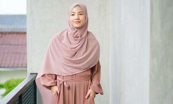 Natasha Rizky Diduga Menangis dan Hancur saat Sidang Cerai dengan Desta Natasha Rizky Diduga Menangis dan Hancur saat Sidang Cerai dengan Desta