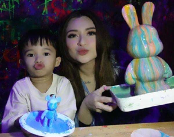 Jadi Ibu Siaga, Nathalie Holscher Jemput Adzam ke Sekolah Jadi Ibu Siaga, Nathalie Holscher Jemput Adzam ke Sekolah