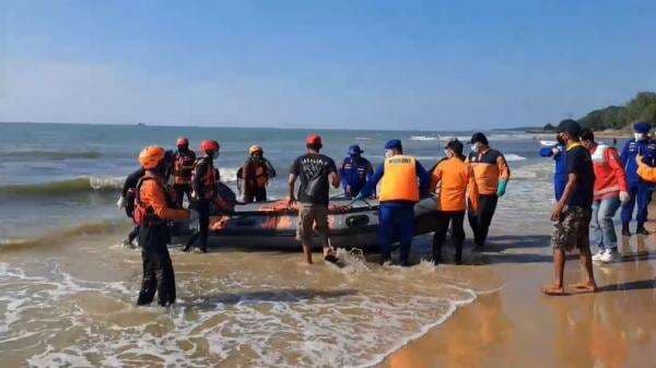 3 Hari Pencarian, Jasad Nelayan Hilang Ditemukan Terombang-ambing di Laut Tuban 3 Hari Pencarian, Jasad Nelayan Hilang Ditemukan Terombang-ambing di Laut Tuban