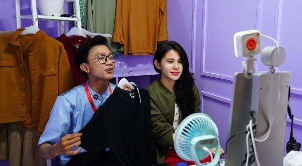 Ribuan Penonton Antusias, Live Shopping Zoe Levana Banjir Promo dan Produk Eksklusif Ribuan Penonton Antusias, Live Shopping Zoe Levana Banjir Promo dan Produk Eksklusif