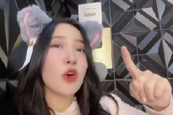 Nggak Cuma Ketawa, Ini Alasan Konten Metta Karuna Bikin Ketagihan! Nggak Cuma Ketawa, Ini Alasan Konten Metta Karuna Bikin Ketagihan!