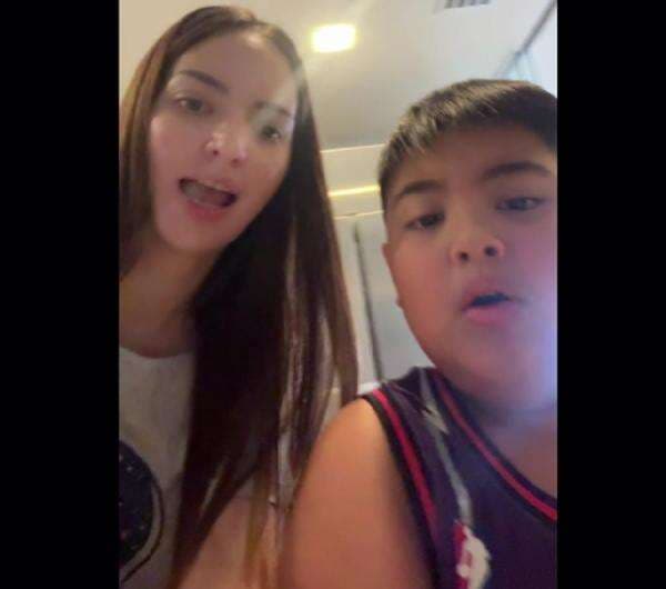 Aksi Kocak Nia Ramadhani Belajar Masak Bikin Netizen Geregetan! Aksi Kocak Nia Ramadhani Belajar Masak Bikin Netizen Geregetan!