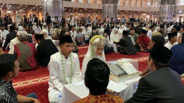 Ratusan Calon Pengantin Ikut Nikah Massal di Masjid Istiqlal Ratusan Calon Pengantin Ikut Nikah Massal di Masjid Istiqlal