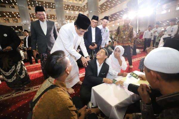 100 Pasangan Ikuti Nikah Massal di Masjid Istiqlal, Ada yang Berusia 64 Tahun! 100 Pasangan Ikuti Nikah Massal di Masjid Istiqlal, Ada yang Berusia 64 Tahun!