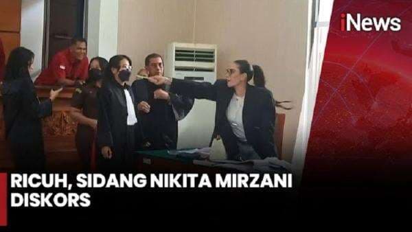 Nikita Mirzani Protes Jaksa Tak Netral, Sidang Sempat Diskors gegara Ricuh Nikita Mirzani Protes Jaksa Tak Netral, Sidang Sempat Diskors gegara Ricuh
