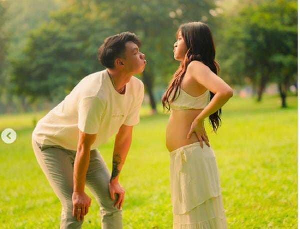 Umumkan Kehamilan, Nita Vior Dilarang Pakai High Heels hingga Naik Turun Tangga Umumkan Kehamilan, Nita Vior Dilarang Pakai High Heels hingga Naik Turun Tangga