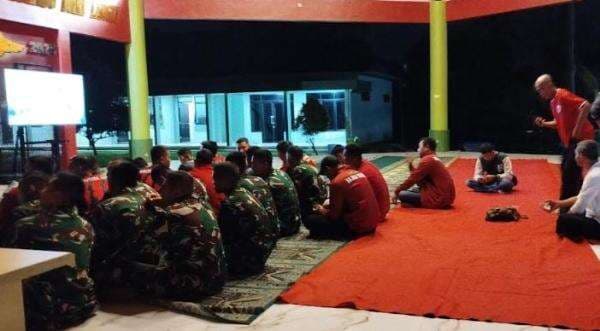 Keseruan Keluarga Evandra Nobar Timnas Indonesia U-17 di Brigif 18 Malang Keseruan Keluarga Evandra Nobar Timnas Indonesia U-17 di Brigif 18 Malang