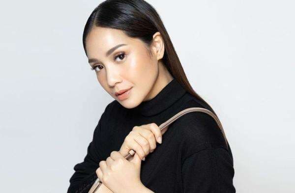 Nongkrong Bareng Beauty Owner, Nagita Slavina Pakai Outfit Seharga Mobil! Nongkrong Bareng Beauty Owner, Nagita Slavina Pakai Outfit Seharga Mobil!