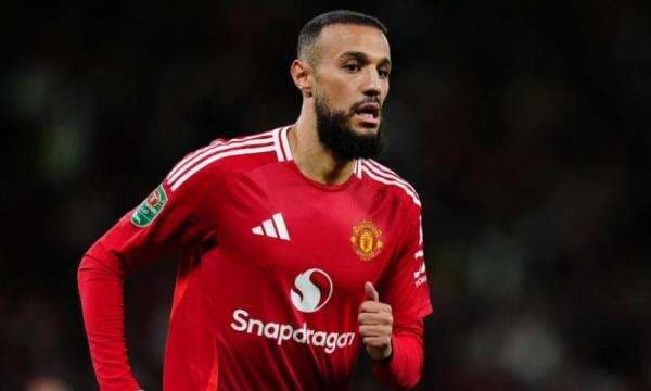 Pemain Muslim Man United Noussair Mazraoui Ogah Pakai Jaket LGBT, Satu Tim Kompak Ikutan Pemain Muslim Man United Noussair Mazraoui Ogah Pakai Jaket LGBT, Satu Tim Kompak Ikutan