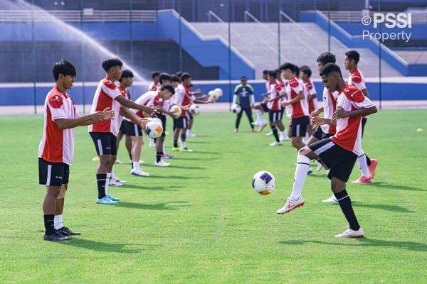 Nova Arianto Panggil 34 Pemain Timnas Indonesia U-17 untuk TC di Bandung Jelang Piala Asia 2025 Nova Arianto Panggil 34 Pemain Timnas Indonesia U-17 untuk TC di Bandung Jelang Piala Asia 2025